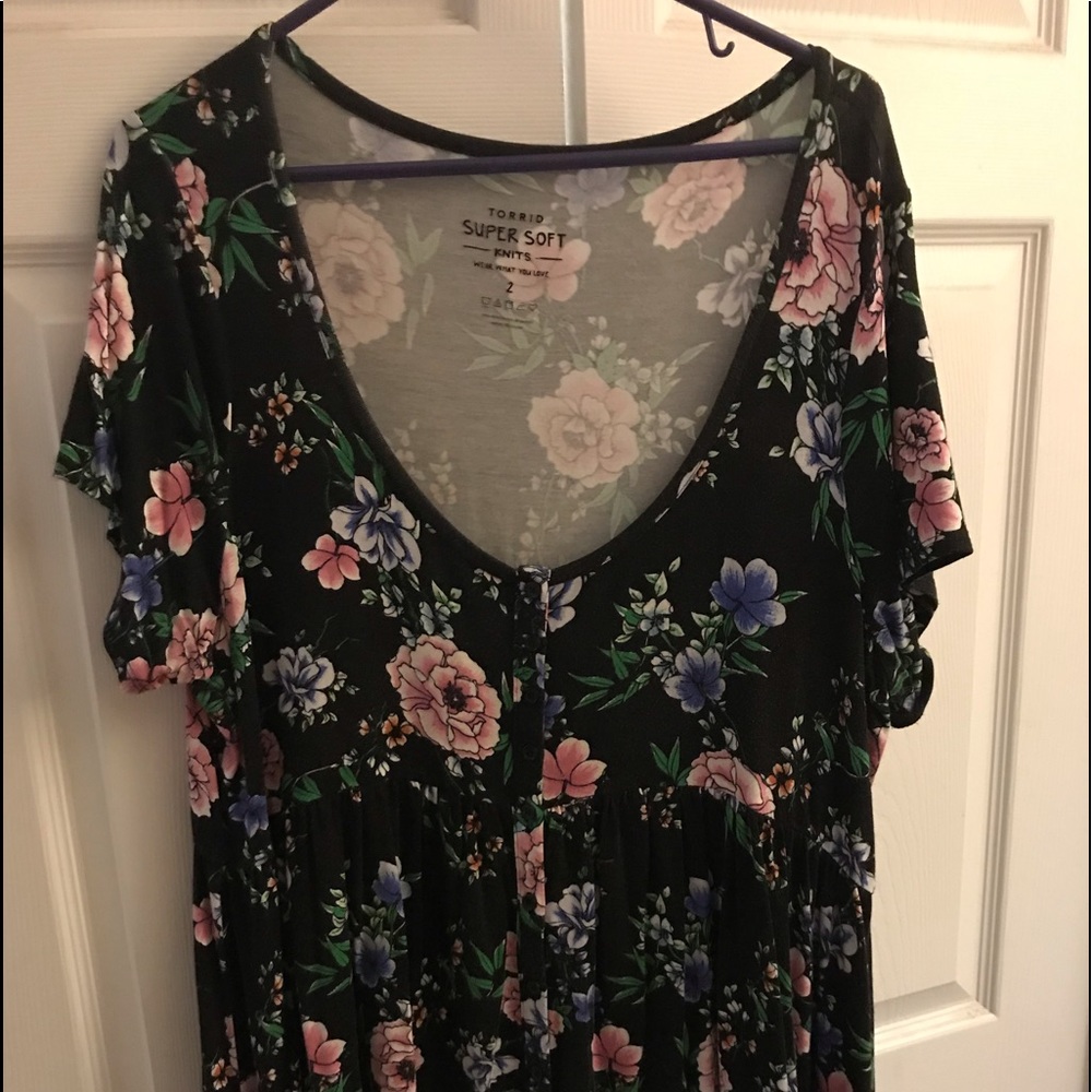 Torrid black floral tunic size 2